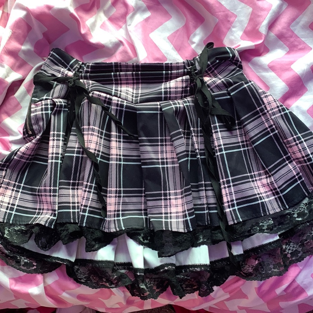 Pink and black skirt (Amazon)
